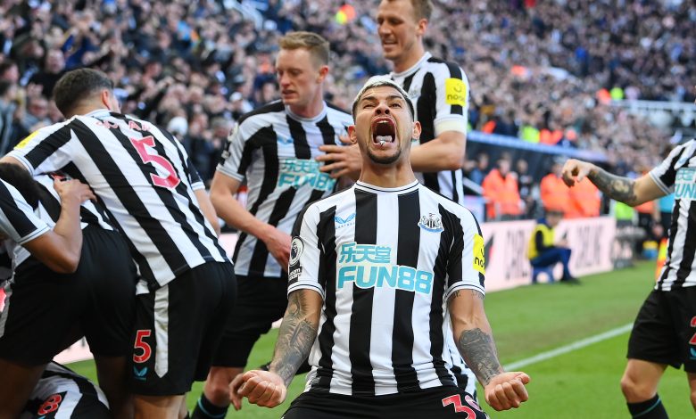 احتفال لاعبي نيوكاسل بالهدف أمام مانشستر يونايتد - الدوري الإنجليزي