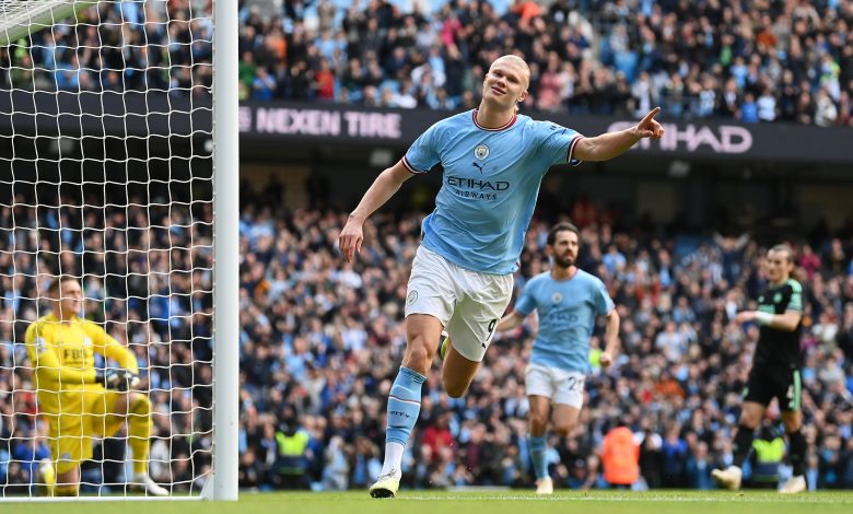 احتفال إيرلينج هالاند بهدف مانشستر سيتي الثاني أمام ليستر سيتي