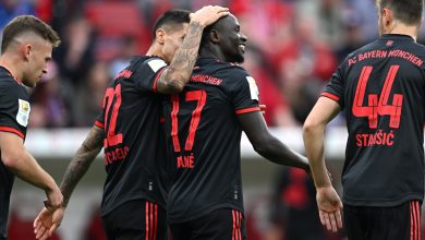 احتفال ساديو ماني ولاعبي بايرن ميونيخ بالهدف أمام ماينز