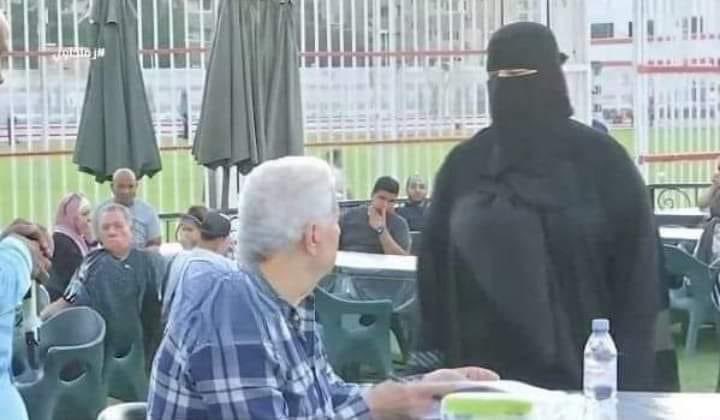 مرتضى منصور مع أعضاء نادي الزمالك