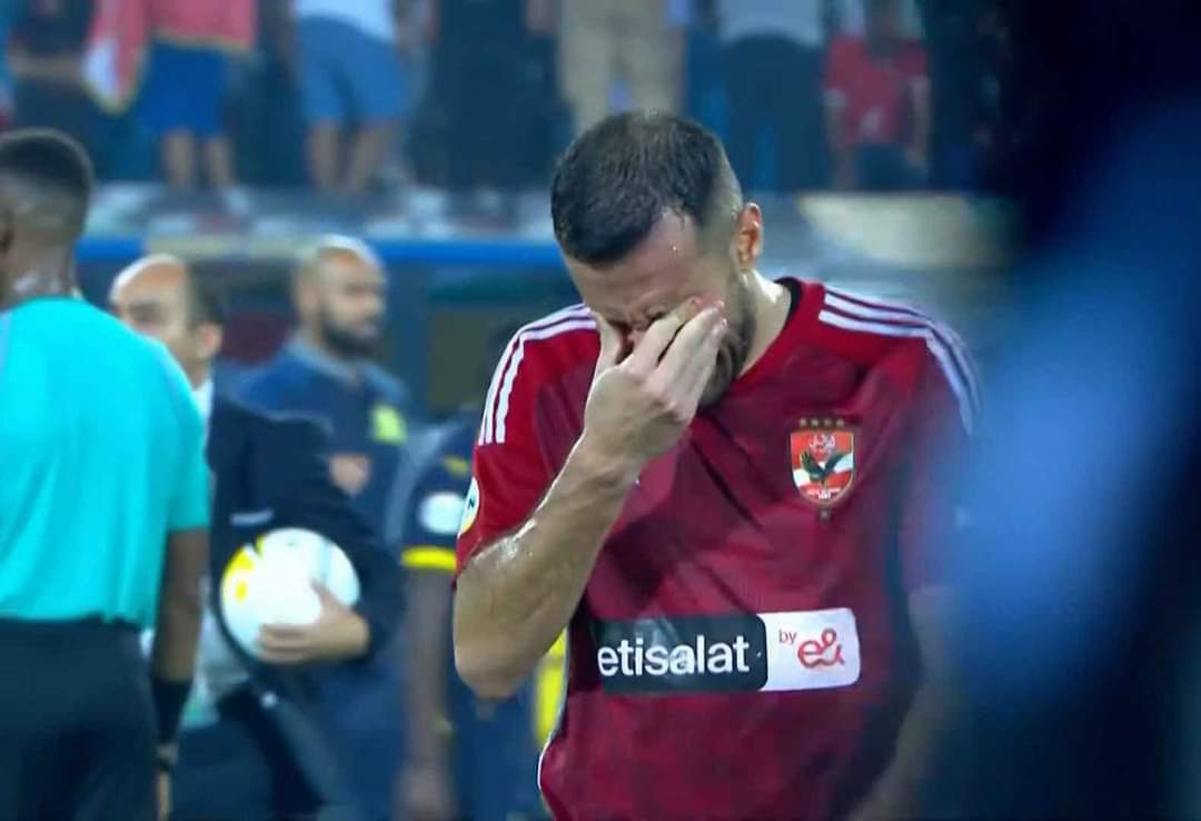 بكاء علي معلول في مباراة الأهلي ضد صن داونز