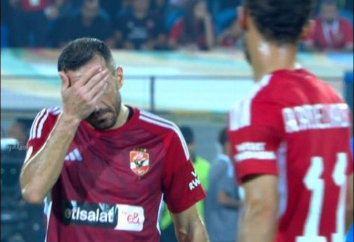 بكاء وحسرة علي معلول في مباراة الأهلي ضد صن داونز